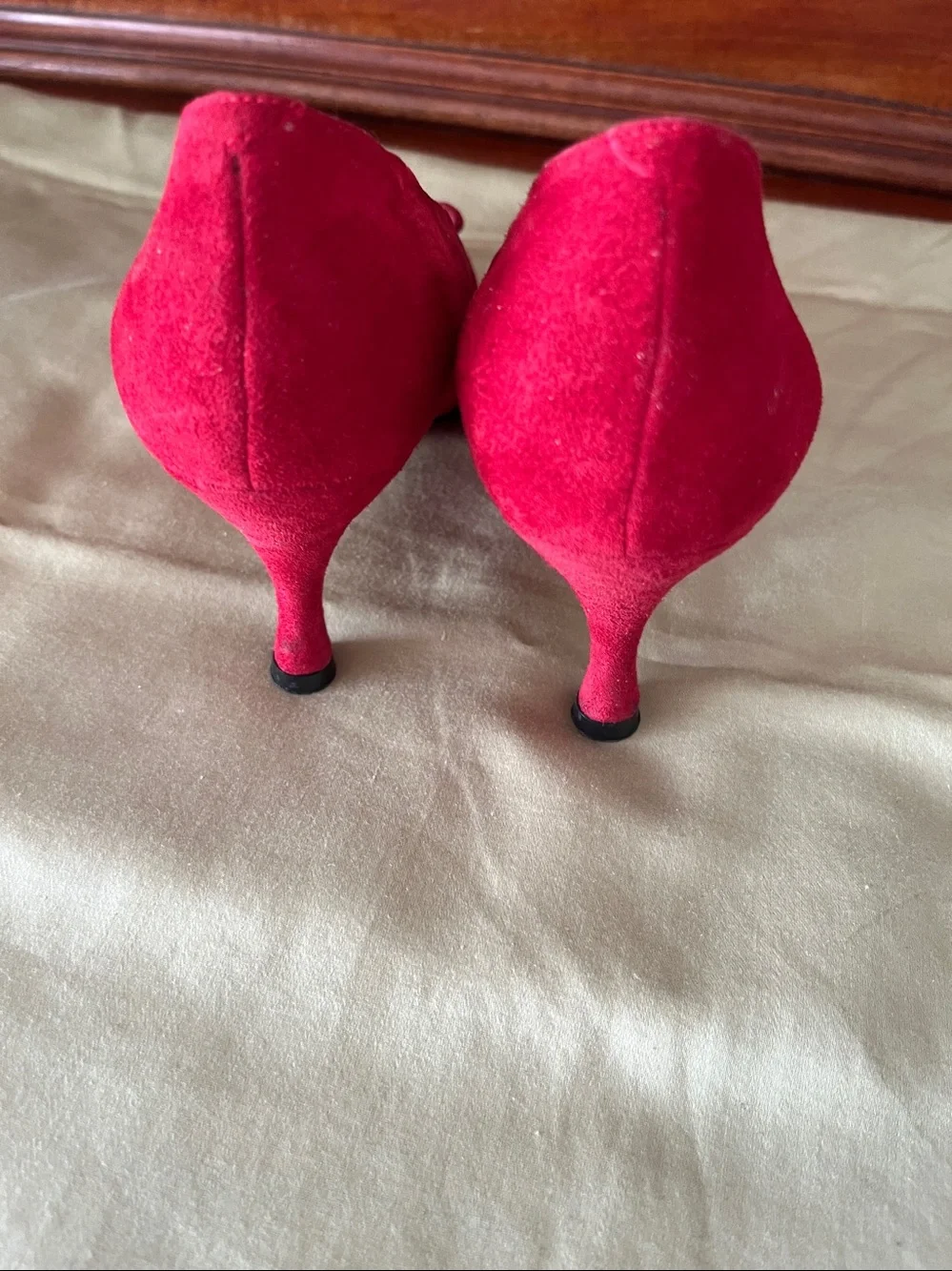 Jones New York sleek pointed